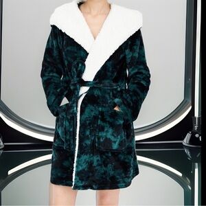 Jenni Women's Cozy Sherpa-Lined Hooded Robe, X-Small-Medium Green Camouflage.NWT